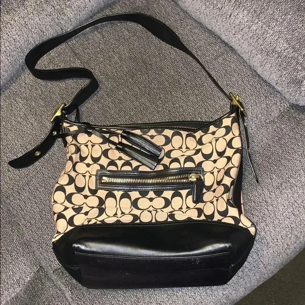 🟨Coach Handbag - Picture 2 of 4